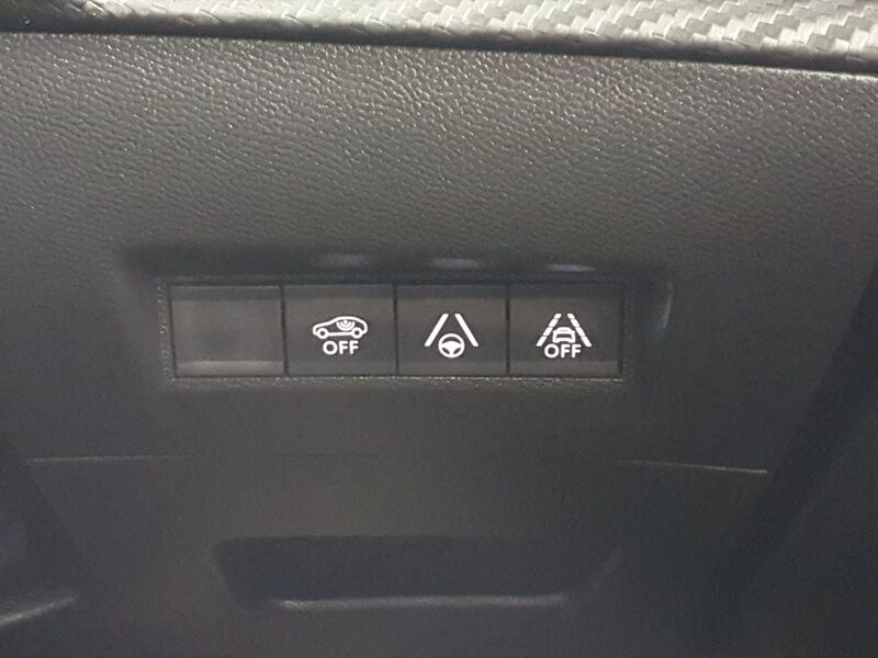 More views of Peugeot 2008