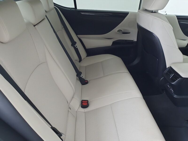 More views of Lexus ES