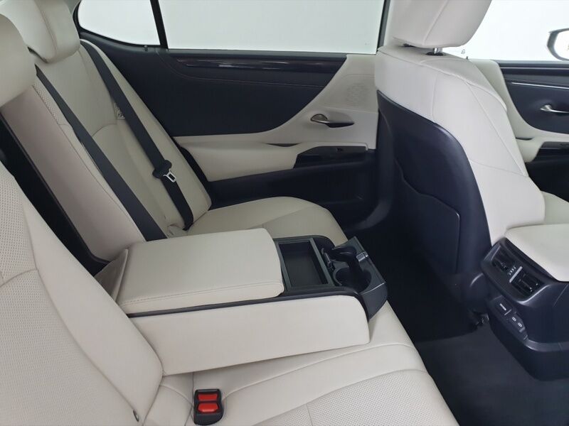 More views of Lexus ES