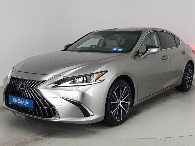 More views of Lexus ES