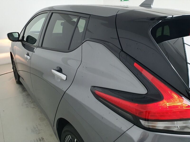 More views of Nissan Leaf