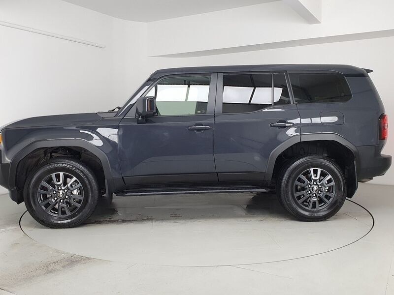 More views of Toyota Land Cruiser