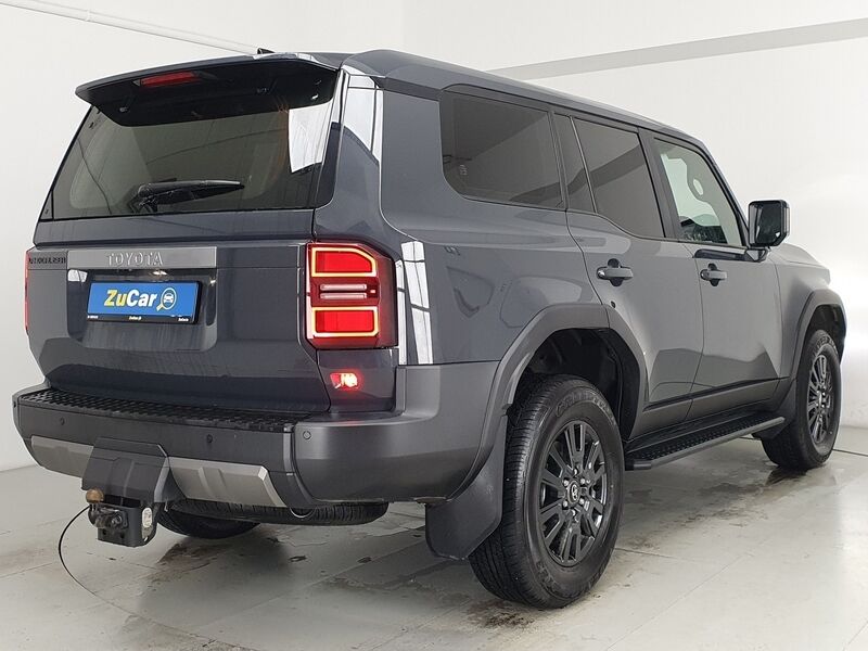 More views of Toyota Land Cruiser