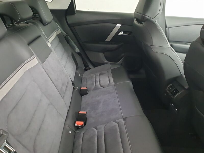 More views of Citroen e-C4 X