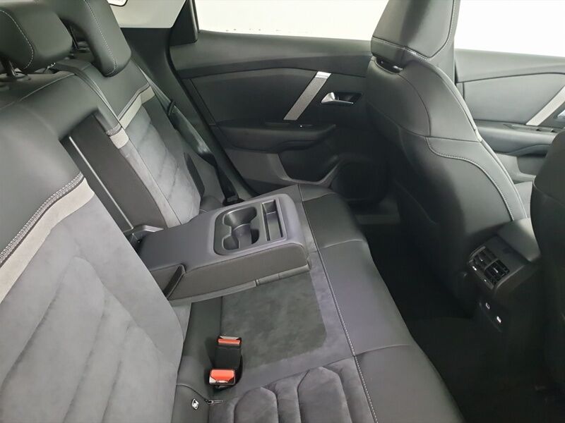 More views of Citroen e-C4 X