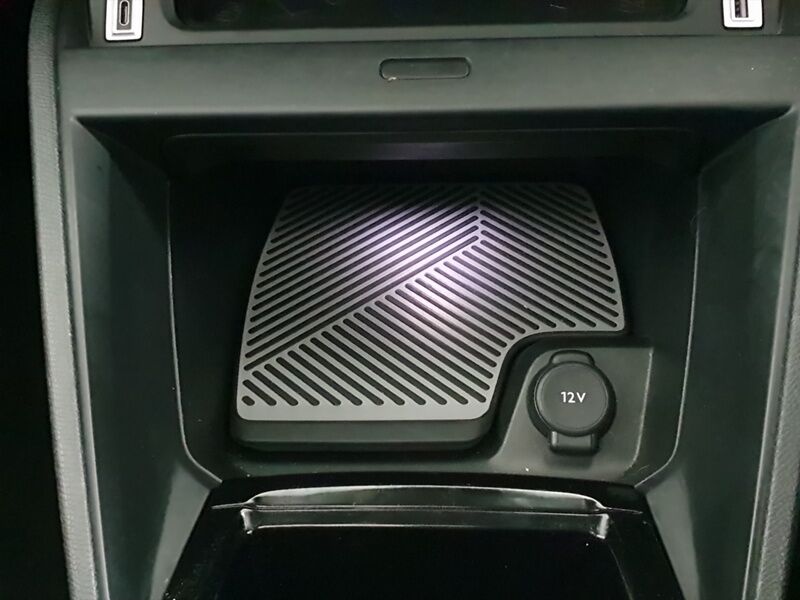 More views of Citroen e-C4 X