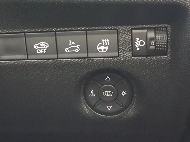 More views of Citroen e-C4 X