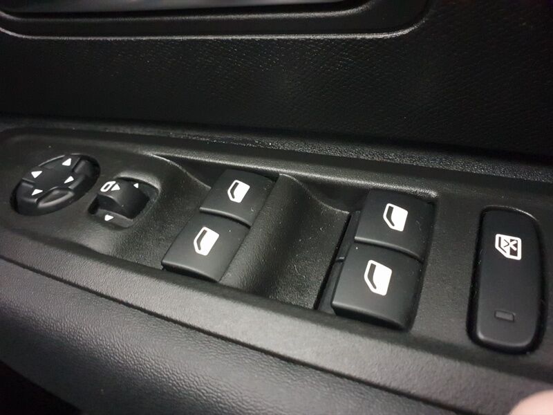 More views of Citroen e-C4 X