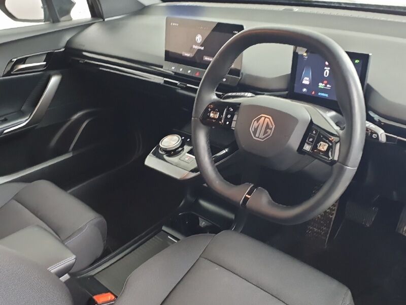 More views of MG MG4