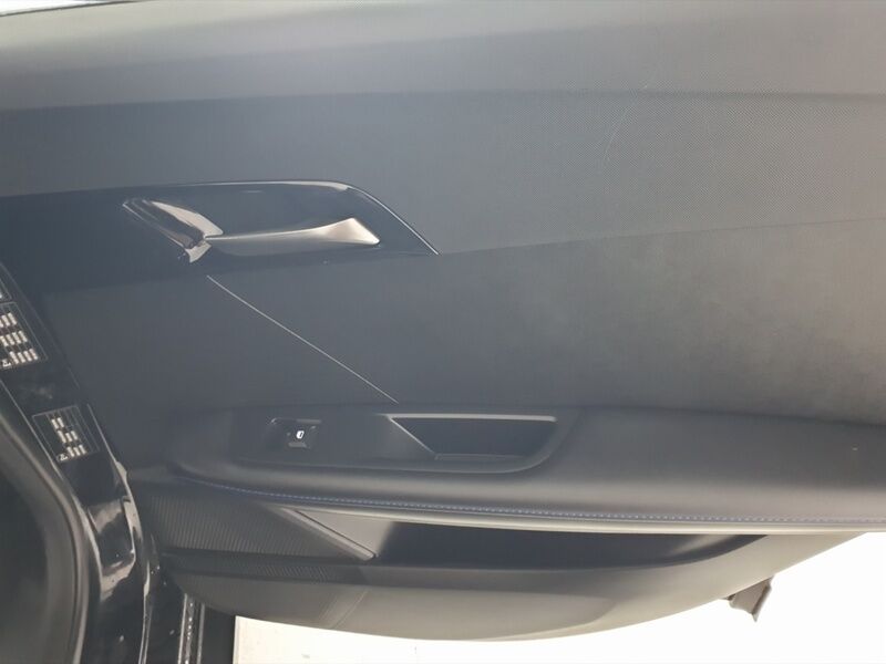 More views of MG MG4