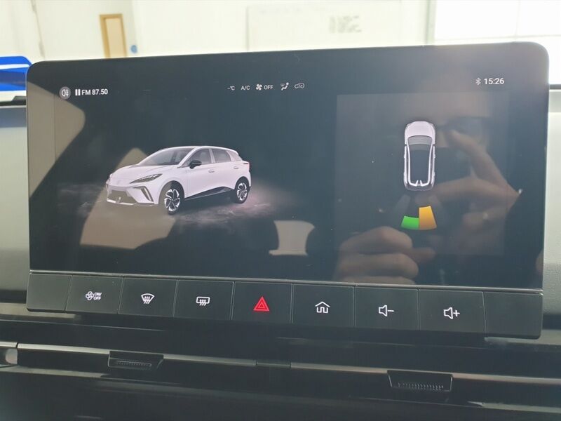 More views of MG MG4