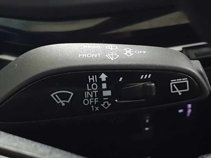 More views of MG MG4