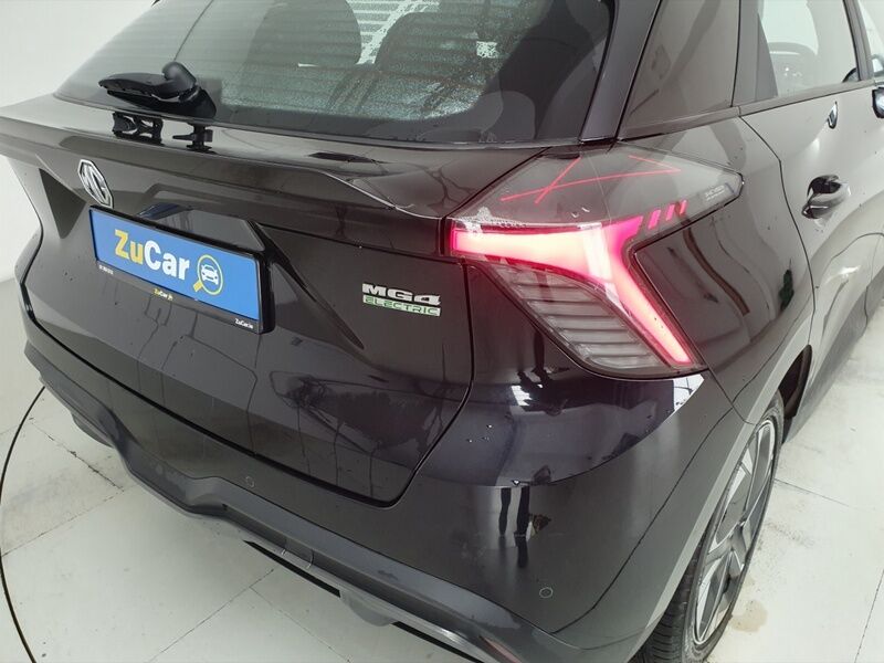 More views of MG MG4