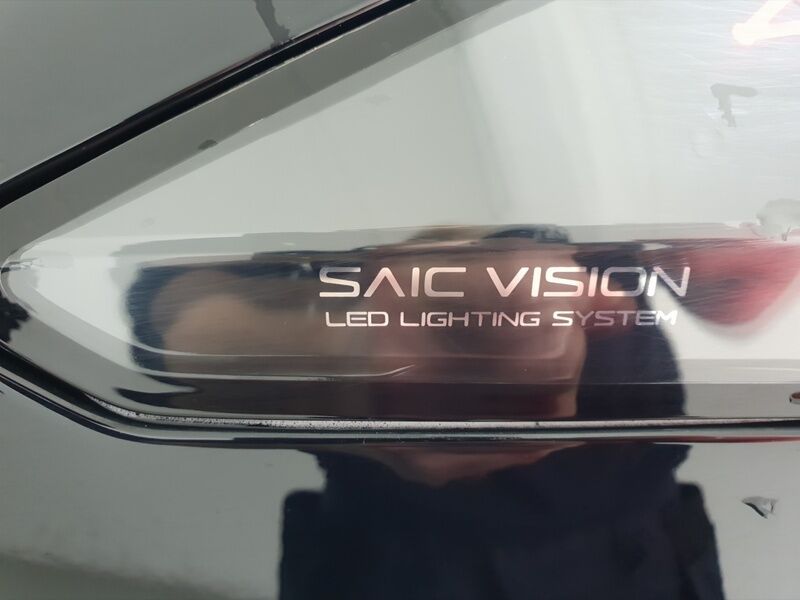 More views of MG MG4