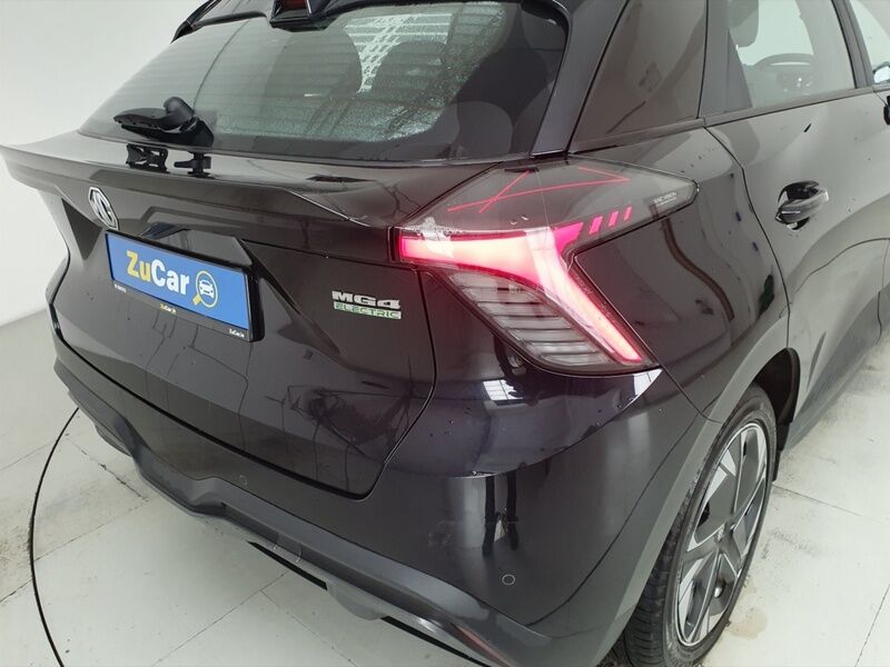 More views of MG MG4