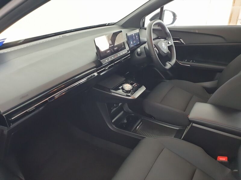 More views of MG MG4