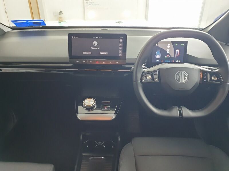 More views of MG MG4