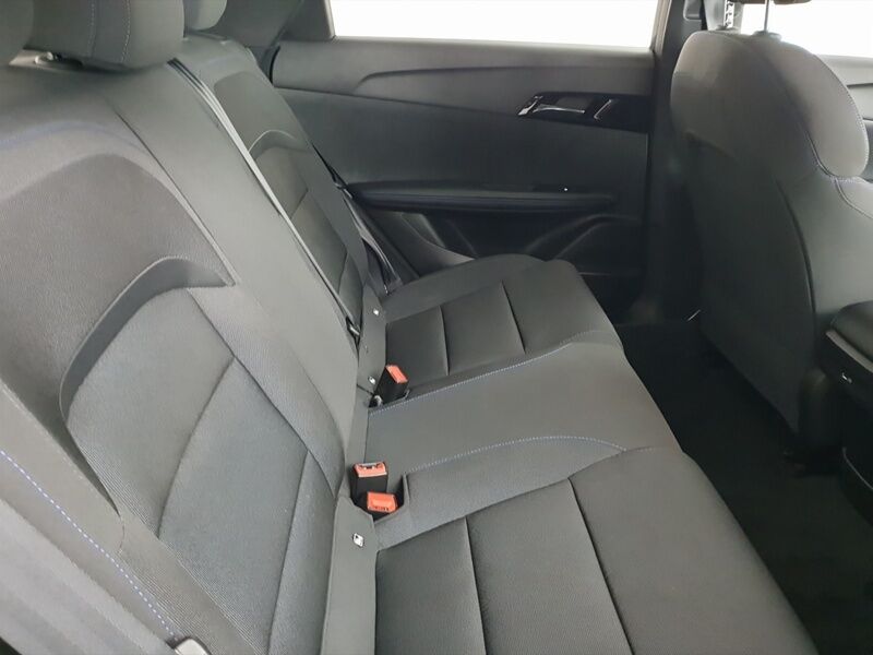 More views of MG MG4