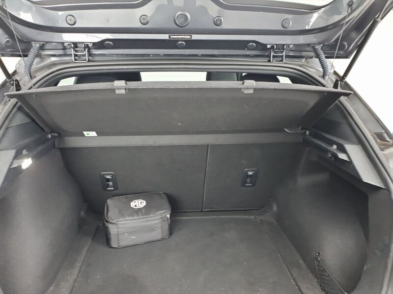 More views of MG MG4