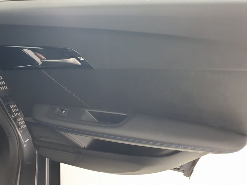 More views of MG MG4