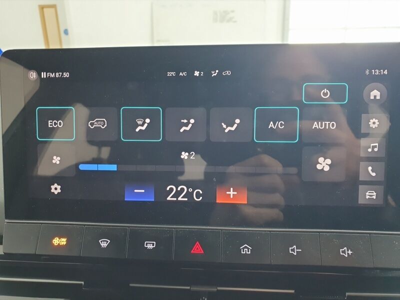 More views of MG MG4