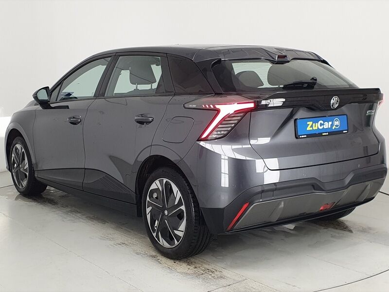 More views of MG MG4