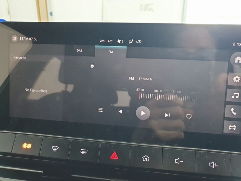 More views of MG MG4