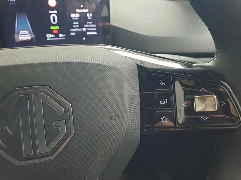 More views of MG MG4