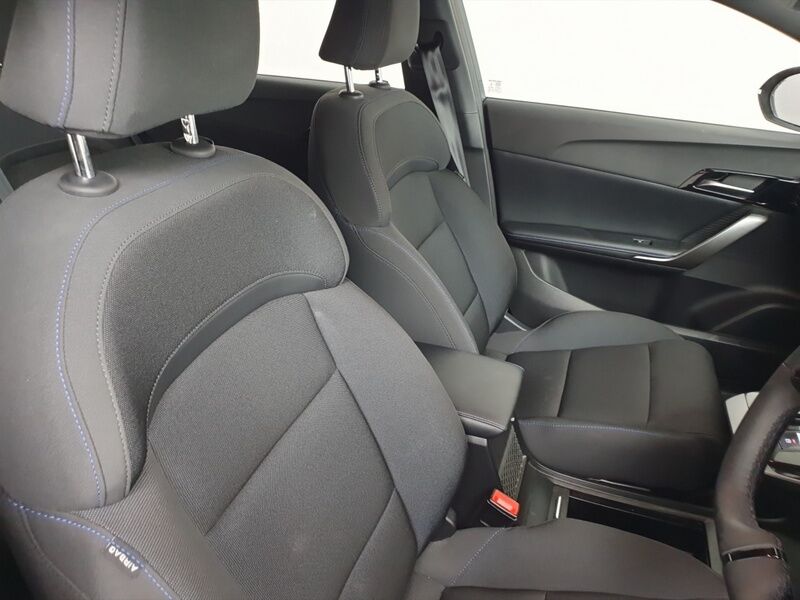 More views of MG MG4