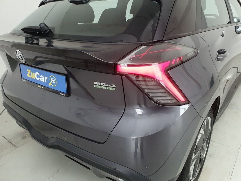 More views of MG MG4