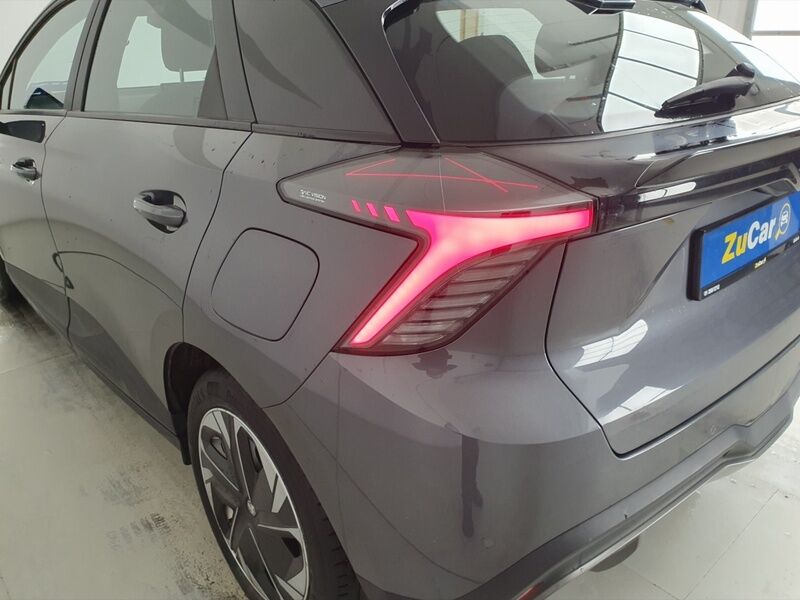 More views of MG MG4