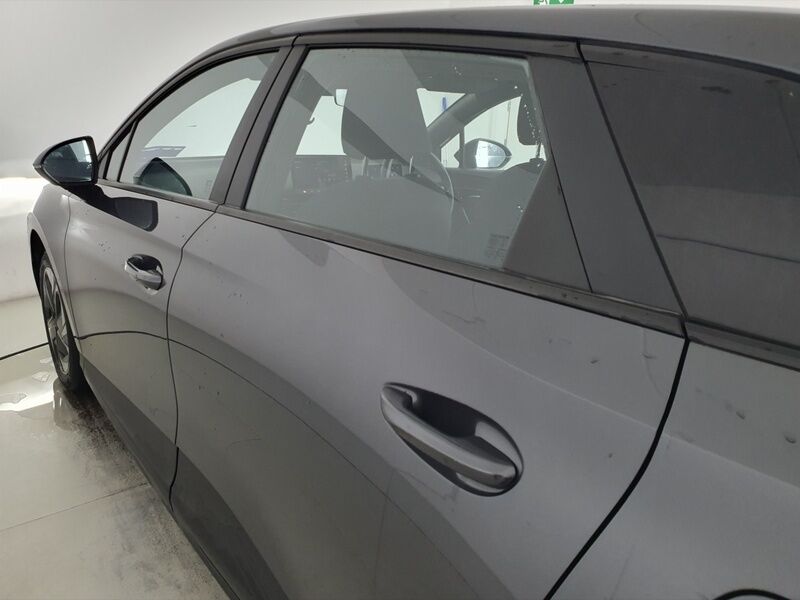 More views of MG MG4