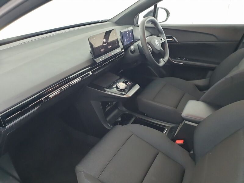 More views of MG MG4