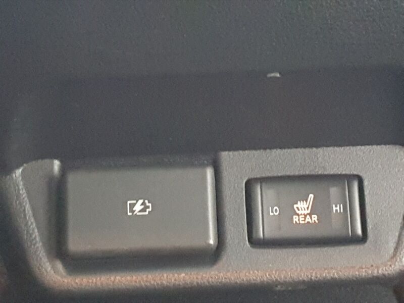 More views of Nissan Leaf