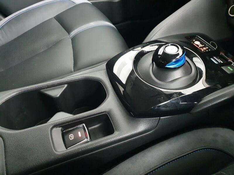 More views of Nissan Leaf