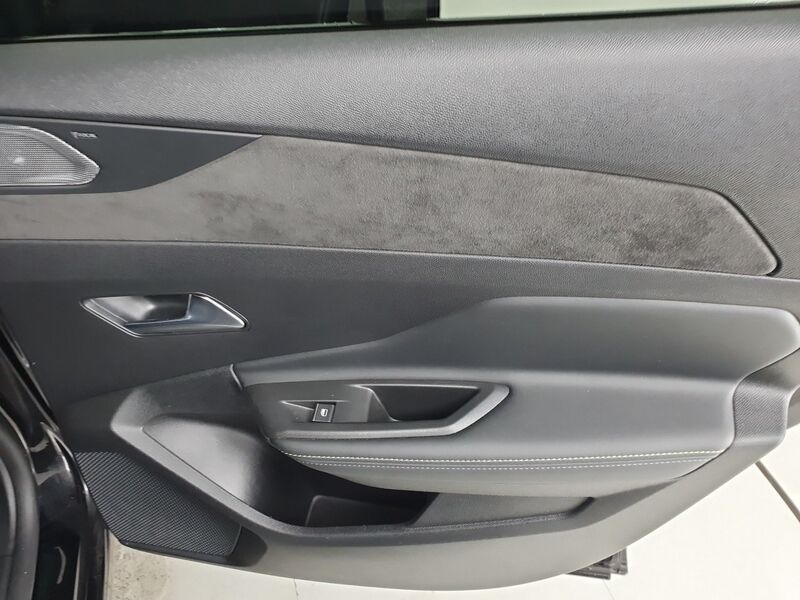 More views of Peugeot 408