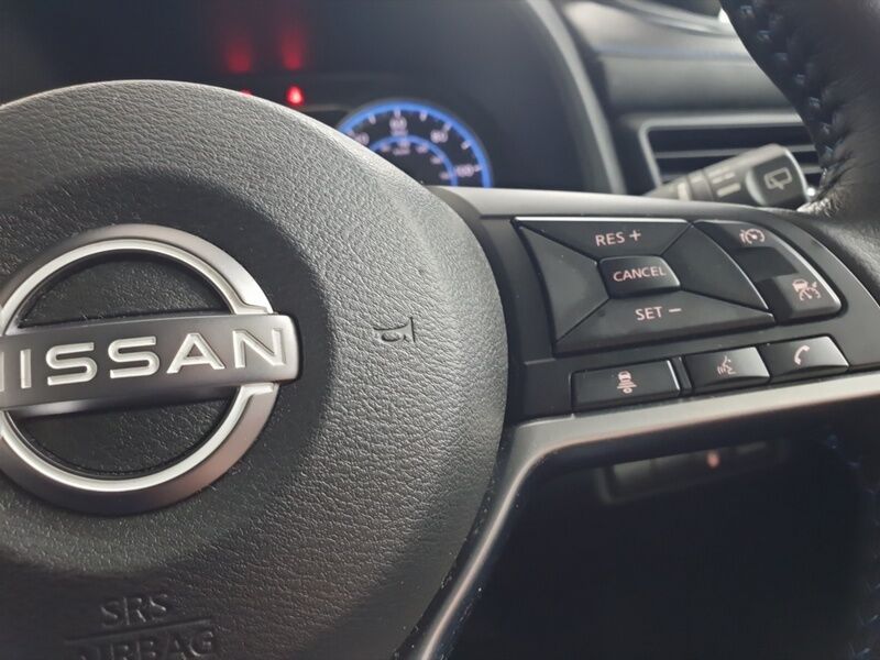 More views of Nissan Leaf