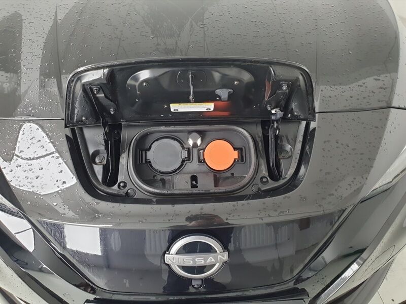 More views of Nissan Leaf