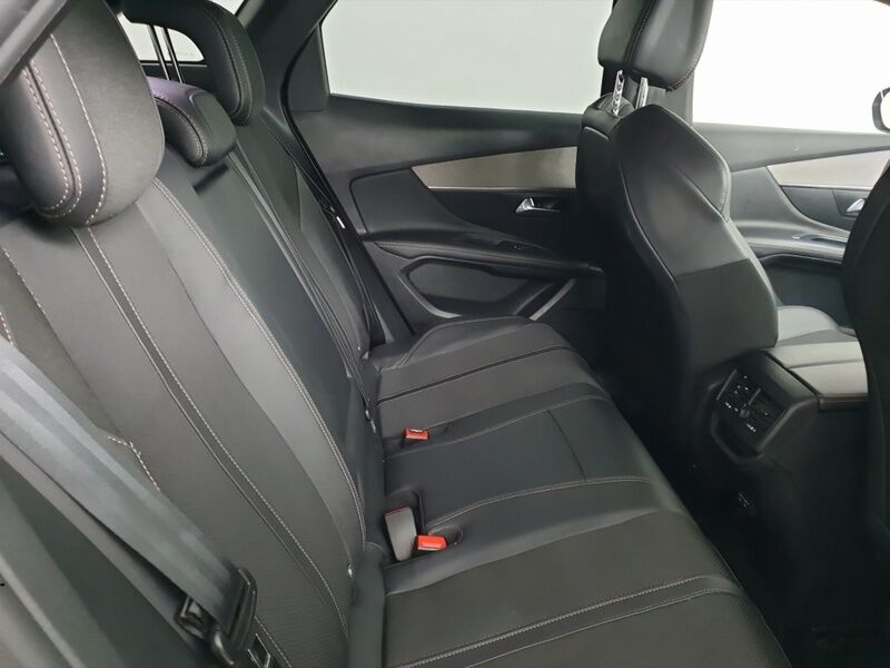 More views of Peugeot 3008