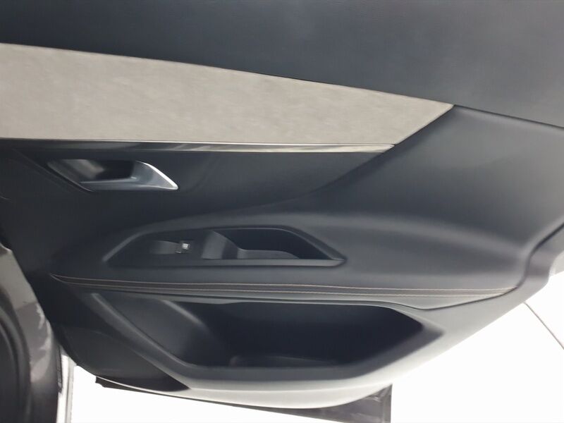 More views of Peugeot 3008