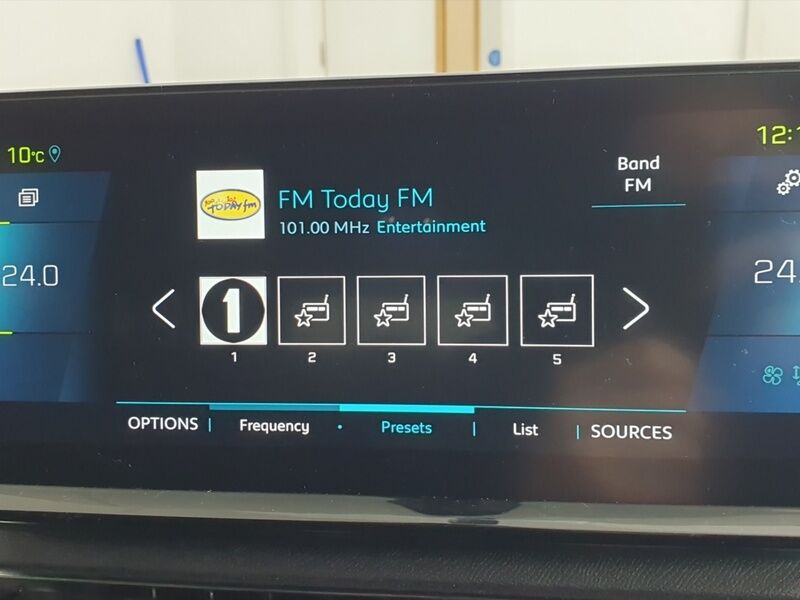 More views of Peugeot 3008