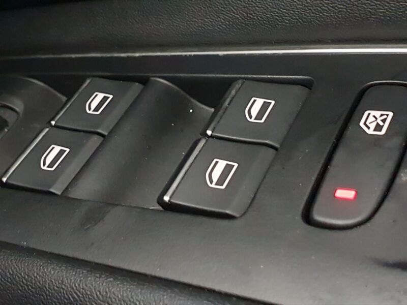 More views of Peugeot 3008