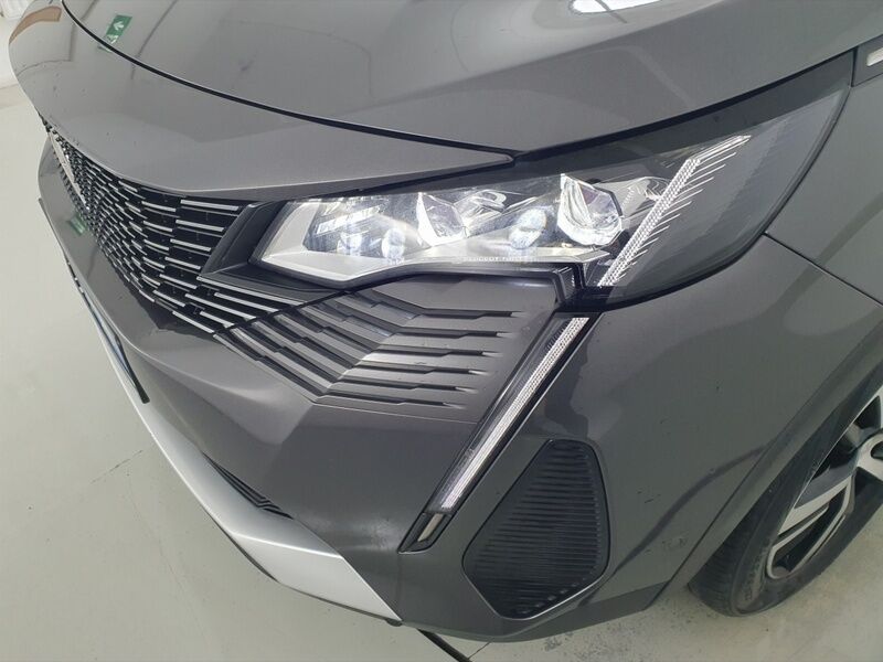 More views of Peugeot 3008