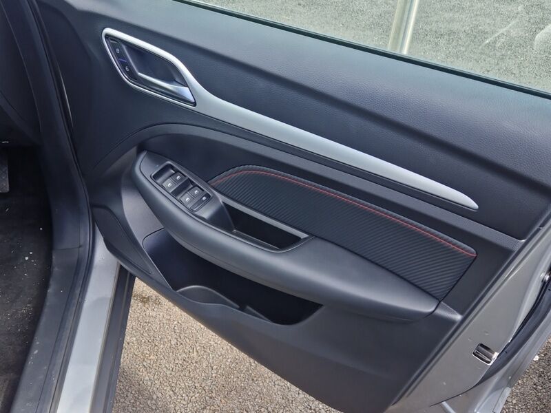 More views of MG ZS