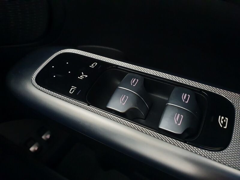 More views of Mercedes-Benz GLC