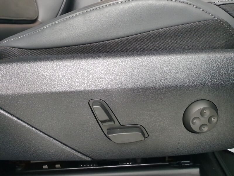 More views of Mercedes-Benz GLC