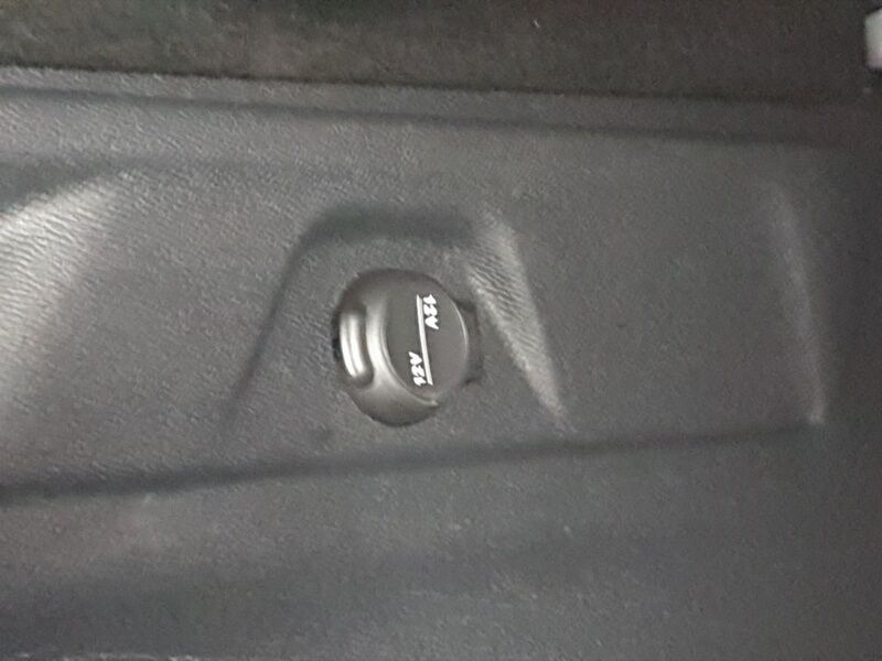 More views of Peugeot 3008