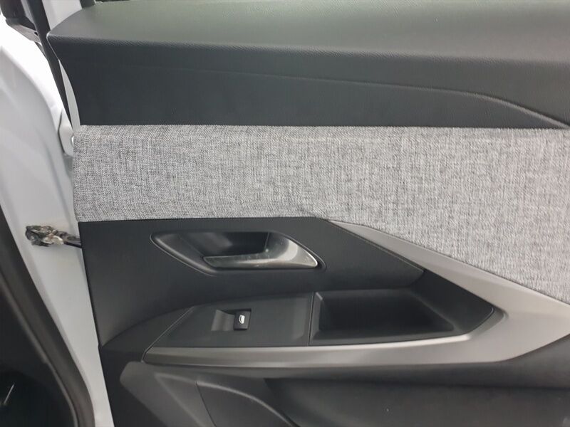 More views of Peugeot 3008