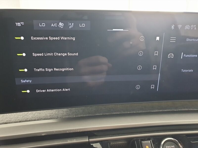 More views of Peugeot 3008