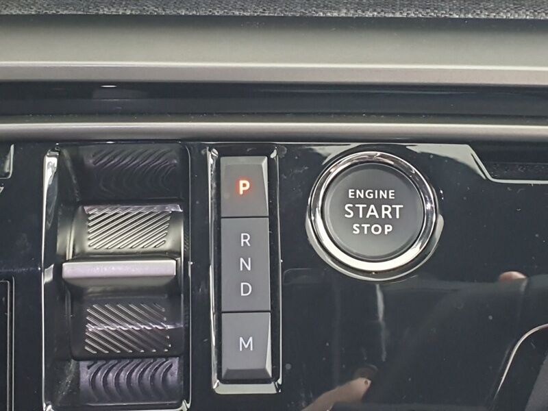 More views of Peugeot 3008